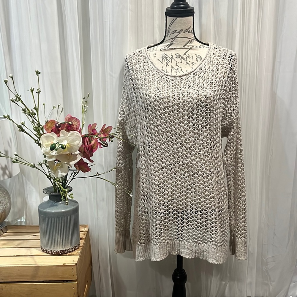 A cream Hollister sweater/cover XS-S